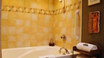 Suite, Nichtraucher, eigenes Bad (Cottage or Suite) | Badezimmer | Duschwanne, Whirlpool, kostenlose Toilettenartikel, Haartrockner