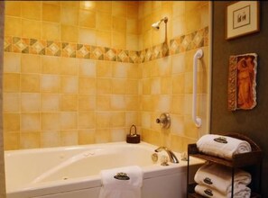 Suite, Non Smoking, Private Bathroom (Cottage or Suite) | Bathroom | Combined shower/tub, jetted tub, free toiletries, hair dryer