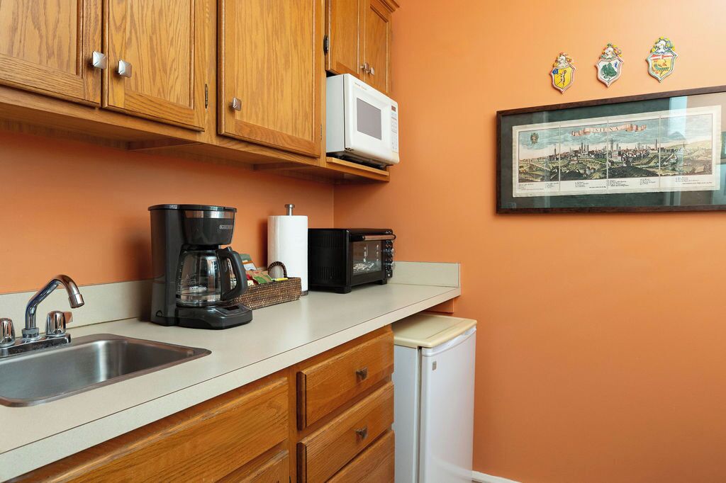 Suite, Non Smoking, Private Bathroom (Cottage or Suite) | Private kitchenette