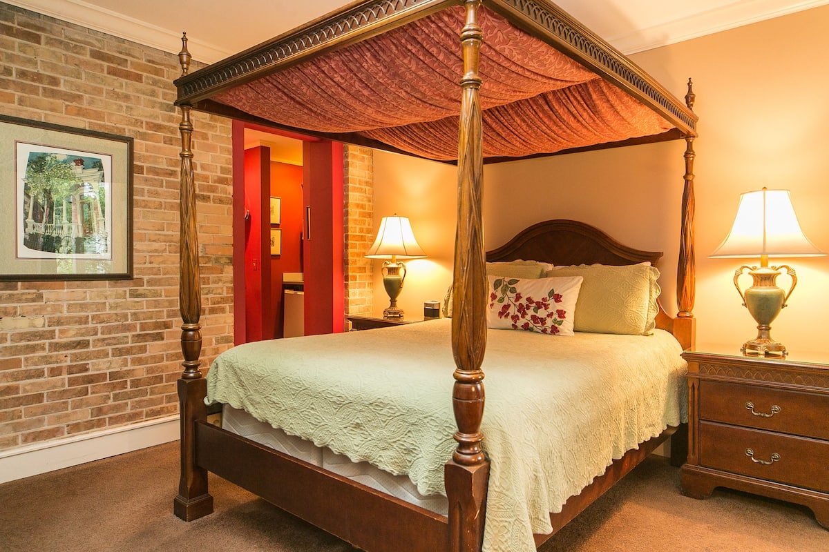 Suite, Non Smoking, Private Bathroom (Cottage or Suite) | Premium bedding, soundproofing, iron/ironing board, WiFi (free)