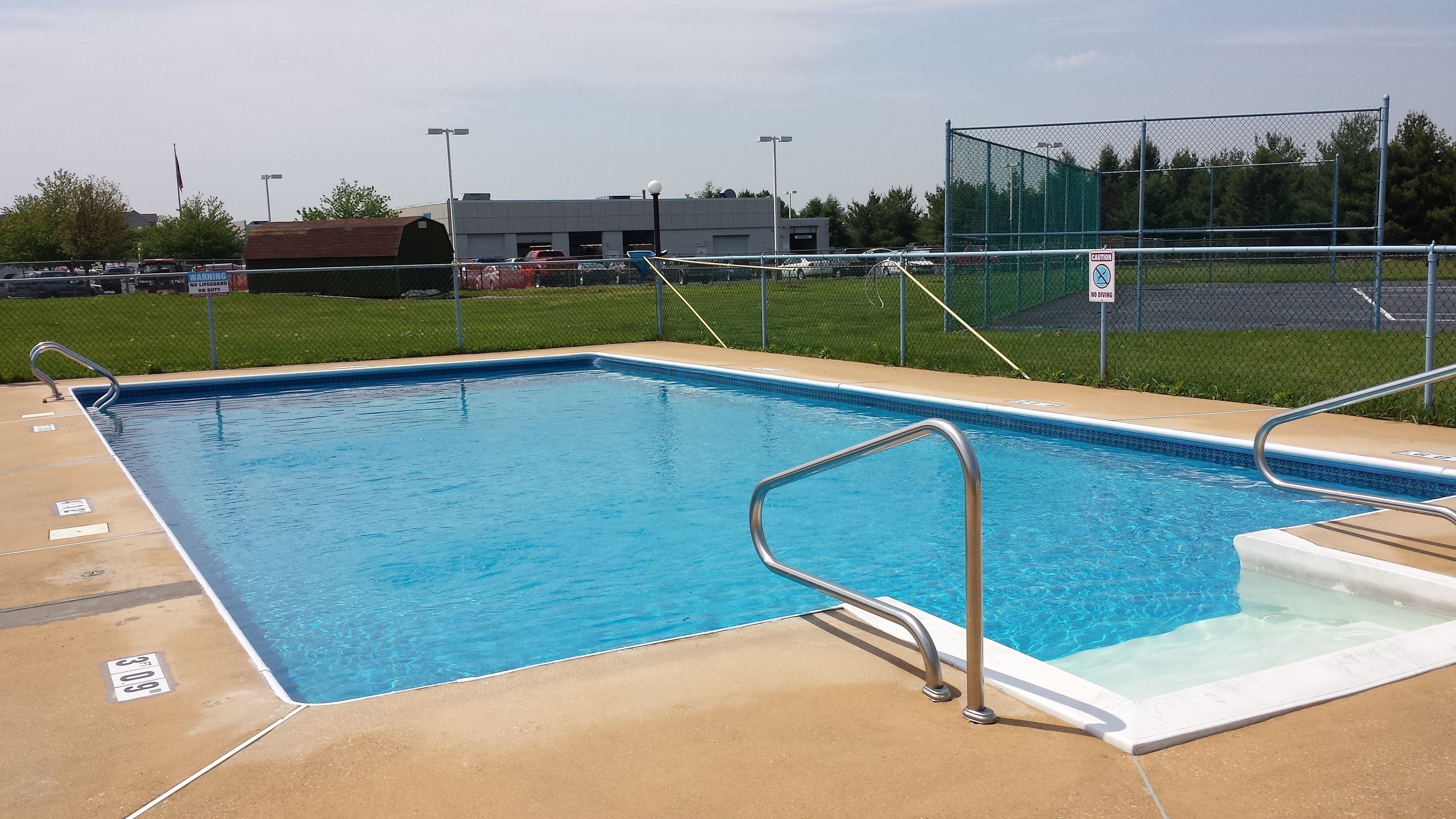 Piscine extérieure (ouverte en saison), chaises longues