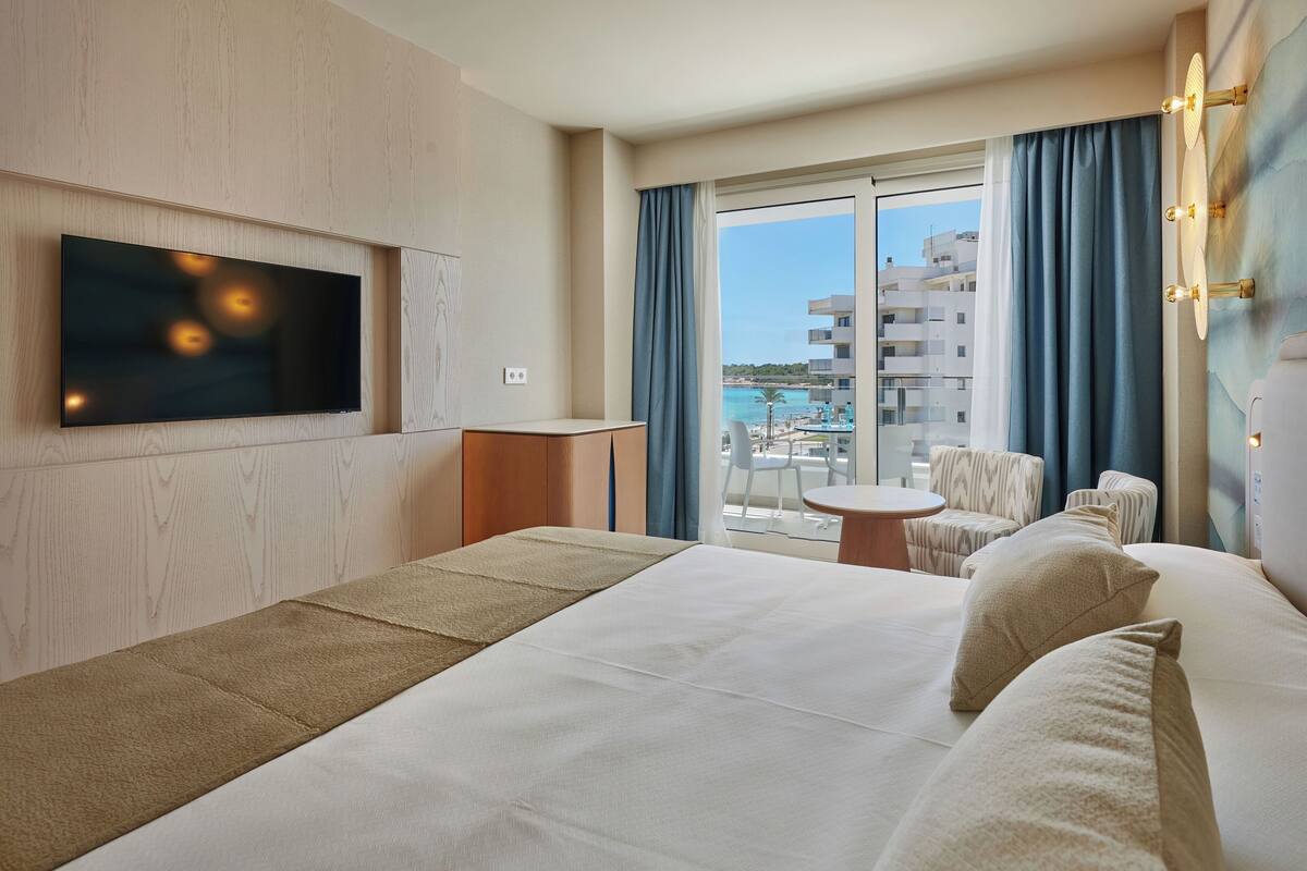 1 bedroom, minibar, in-room safe, desk