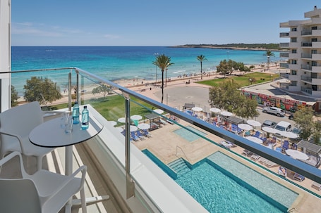 Minibar, in-room safe, desk, blackout drapes