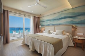 Minibar, coffres-forts dans les chambres, bureau, rideaux occultants