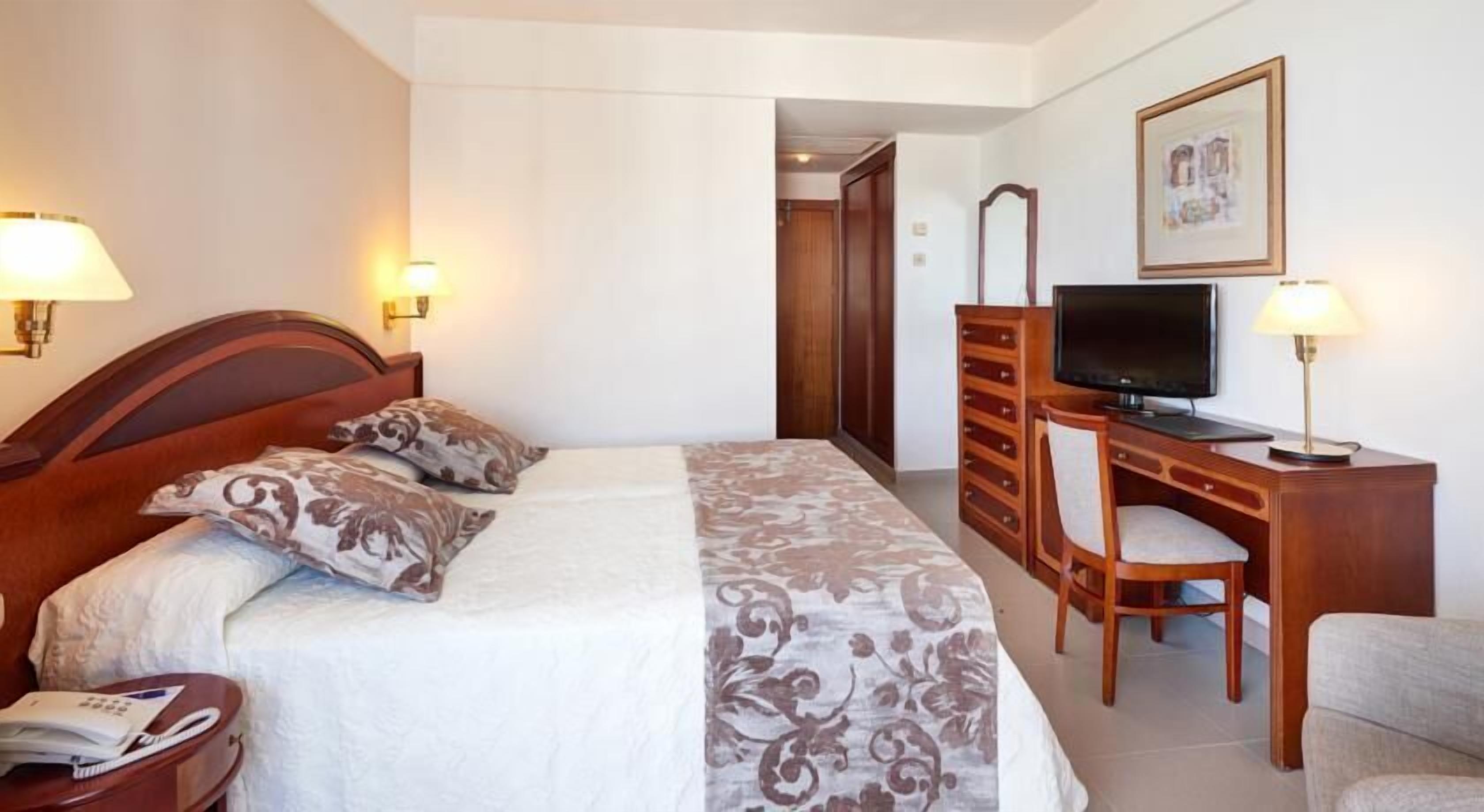 Minibar, in-room safe, desk, blackout curtains