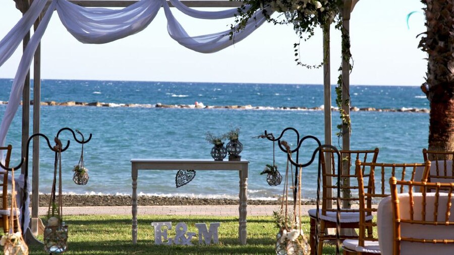 Poseidonia Beach Hotel