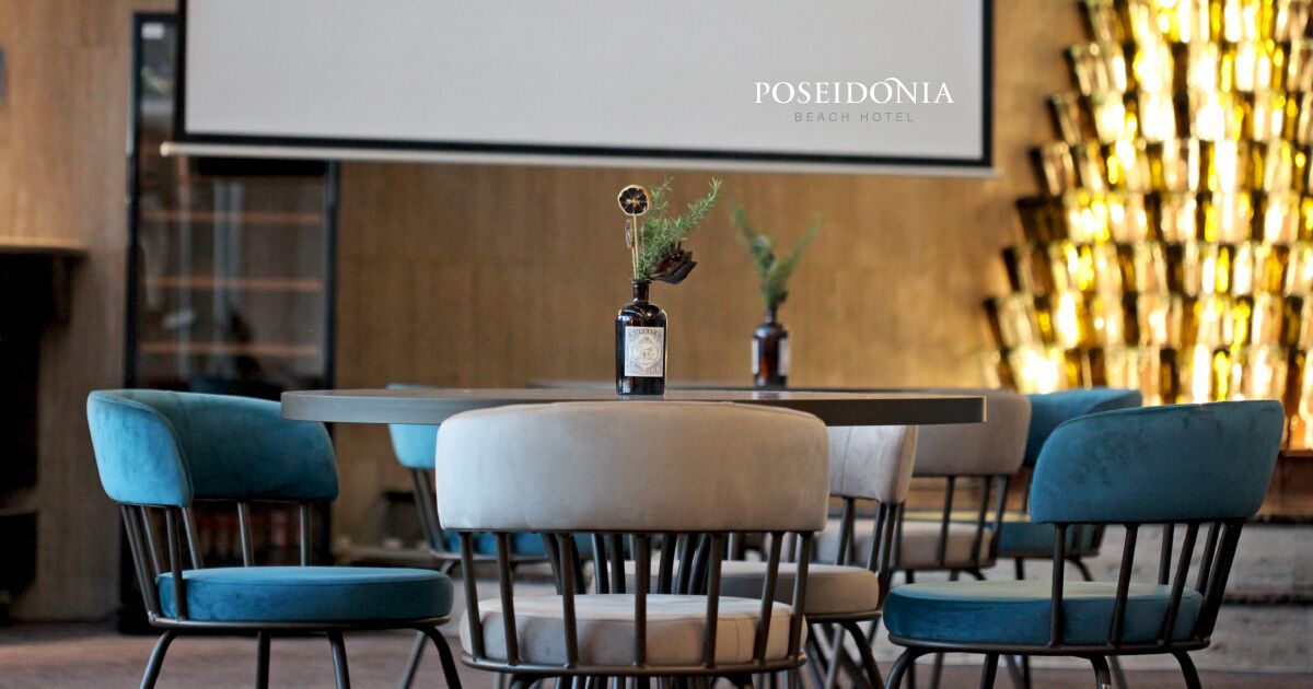 2 bars/lounges, poolside bar, beach bar