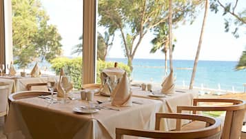 2 restaurants, breakfast, lunch, dinner served; international cuisine