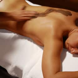 Een sauna, een bubbelbad, een Turks bad/hammam, lichaamsbehandelingen