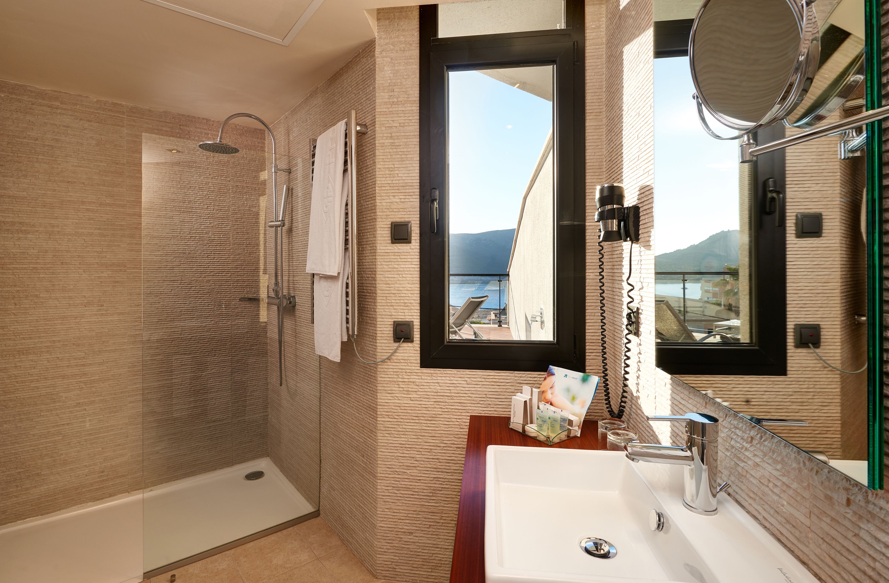 junior suite, terrace (deluxe) | bathroom | hair dryer, towels