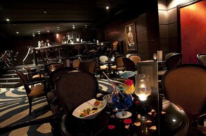 3 bares, piano bar, bar de cervezas