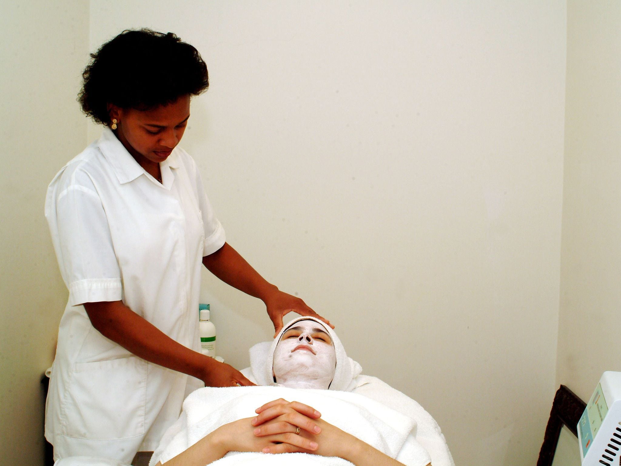 桑拿、蒸氣室、土耳其浴、排毒裹敷療程、按摩/療程室