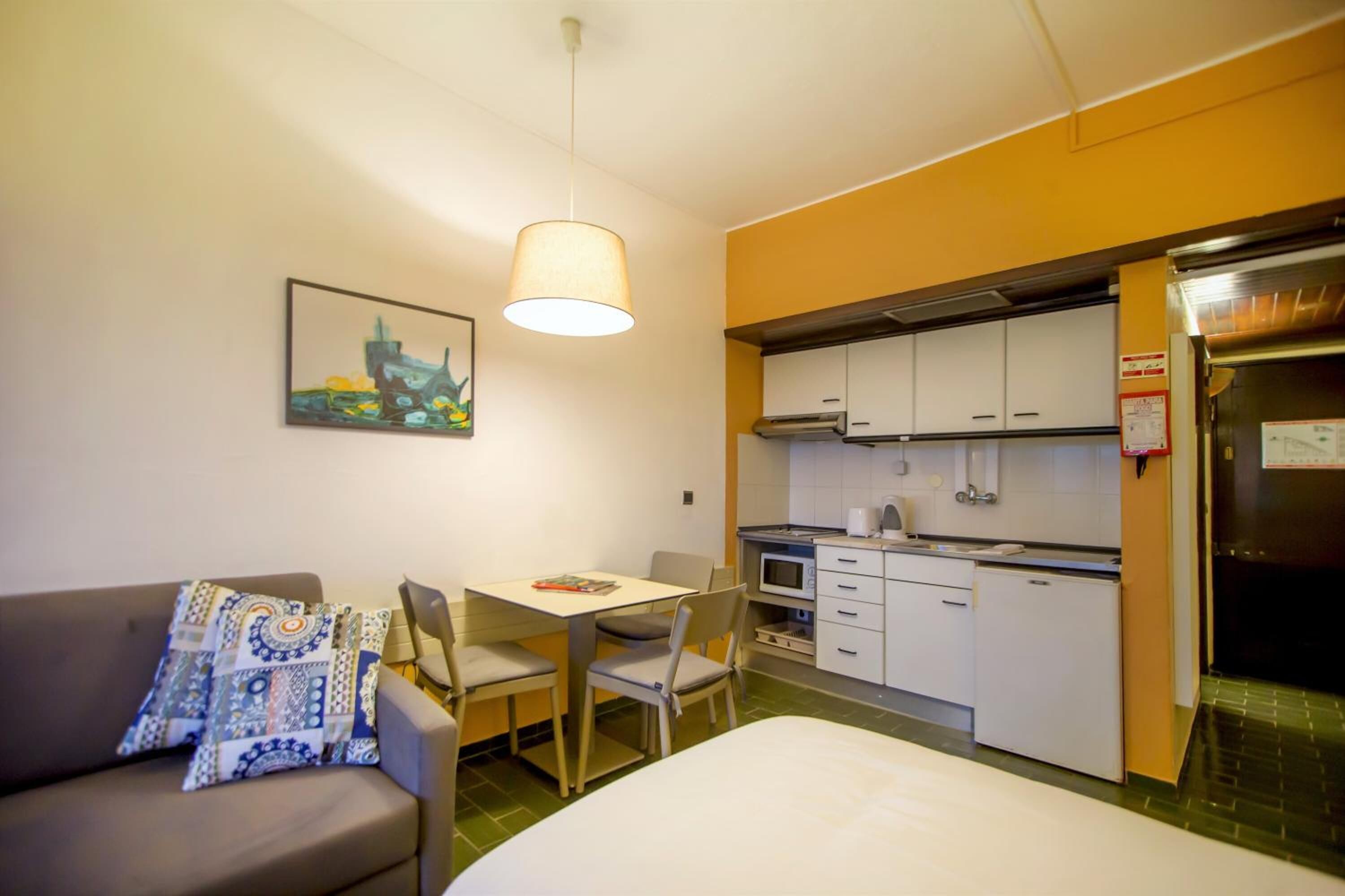 Hypo-allergenic bedding, down duvets, in-room safe, free WiFi