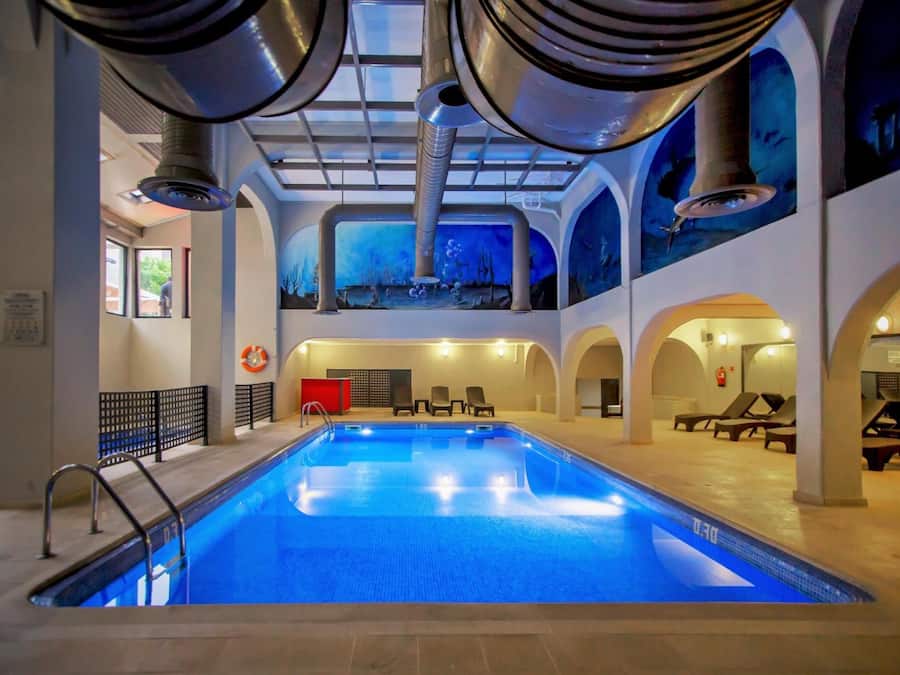 Una piscina techada