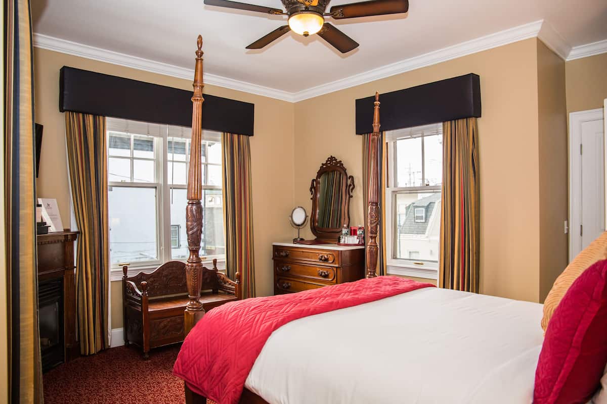 Sunset Room | Lakens van Egyptisch katoen, luxe beddengoed, pillowtop-bedden