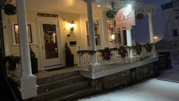 Pintu masuk properti