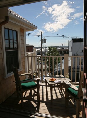 Luxury Suite, 2 Bedrooms, Kitchen, Marina View | Balcony - Almondy Inn (Newport)