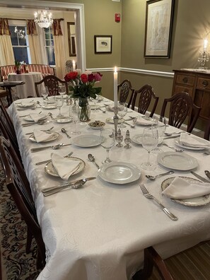 Food and drink - Almondy Inn (Newport)