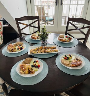 Free daily cooked-to-order breakfast - Almondy Inn (Newport)