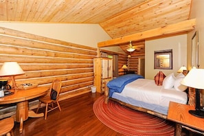 أغطية فراش متميزة وأسرّة بطبقة علوية مريحة