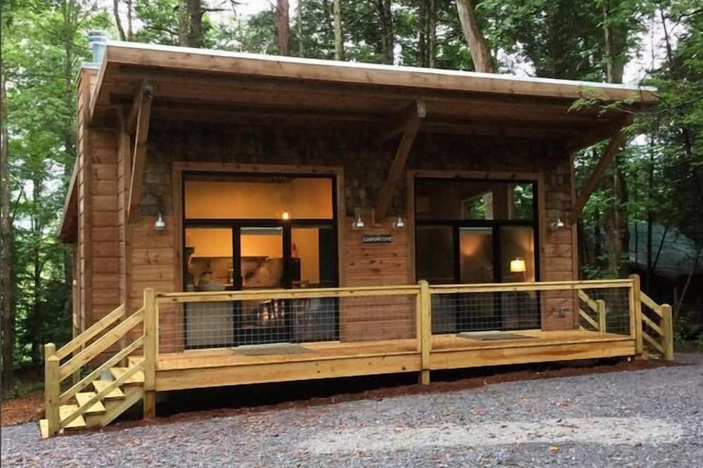 Dancing Bear Lodge