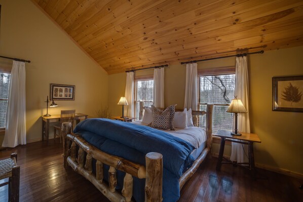 Luxury Cabin, 1 King Bed (Leconte) (Pet Friendly)