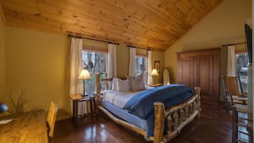 Luxury Cabin, 1 King Bed (Leconte) (Pet Friendly)