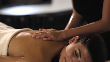 Salas de tratamiento para parejas y masajes de tejido profundo