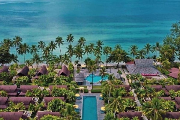 Vista frontal de la propiedad