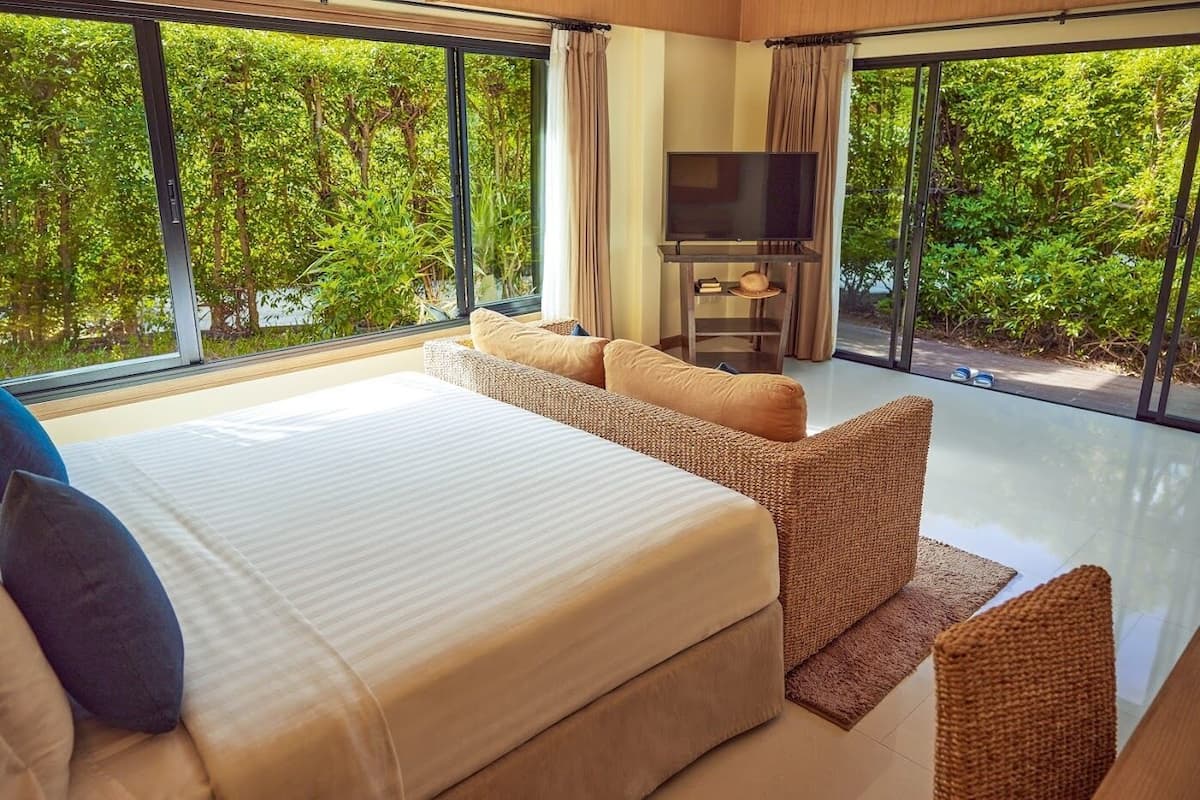 2 bedrooms, free minibar, in-room safe, desk