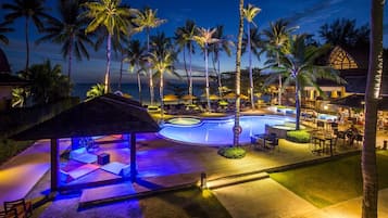 3 buitenzwembaden, gratis zwembadcabana's, parasols voor strand/zwembad