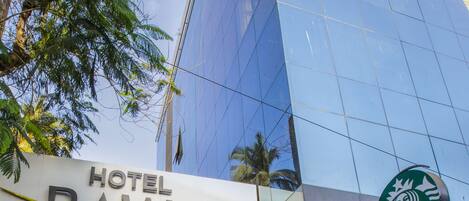 Fachada da propriedade