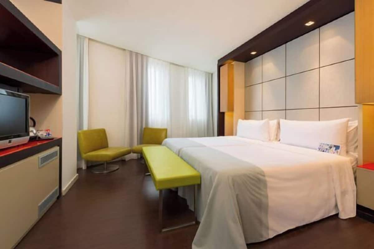 1 bedroom, down comforters, minibar, in-room safe