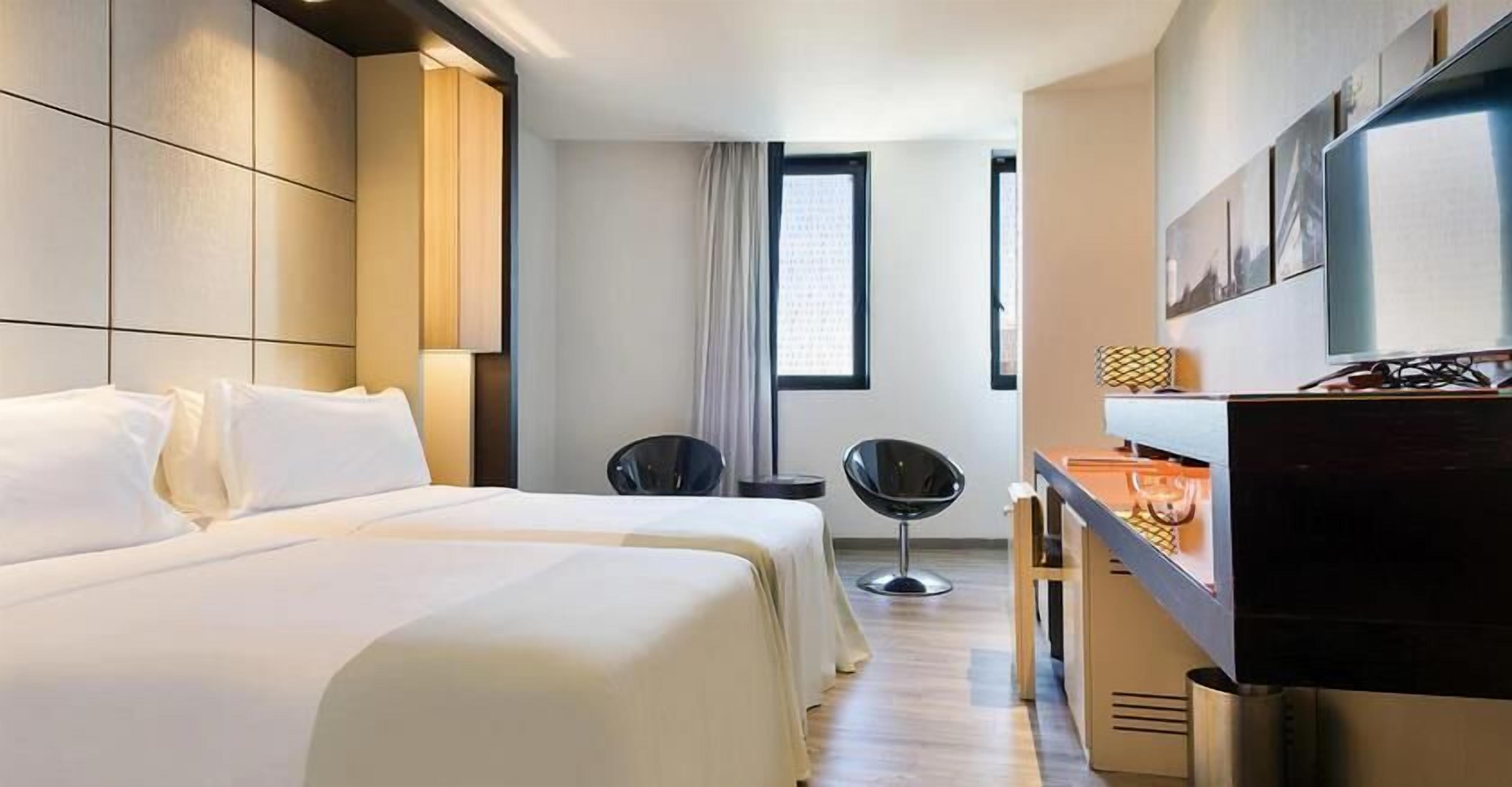 1 bedroom, down duvets, minibar, in-room safe