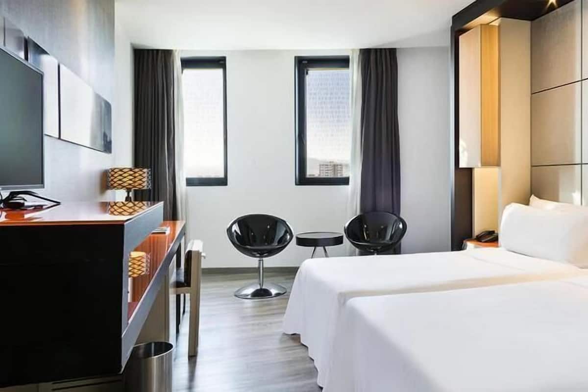 1 bedroom, down duvets, minibar, in-room safe