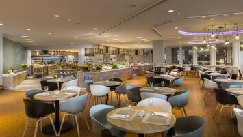 6 restaurantes: opção de almoço, jantar e brunch aos fins de semana