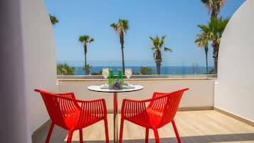 Habitació familiar, 2 dormitoris, habitacions connectades, vistes al mar | Minibar, habitacions insonoritzades, wifi gratuïta i roba de llit