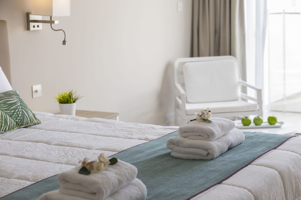Family Room, Sea View | 1 bedroom, minibar, soundproofing, free WiFi