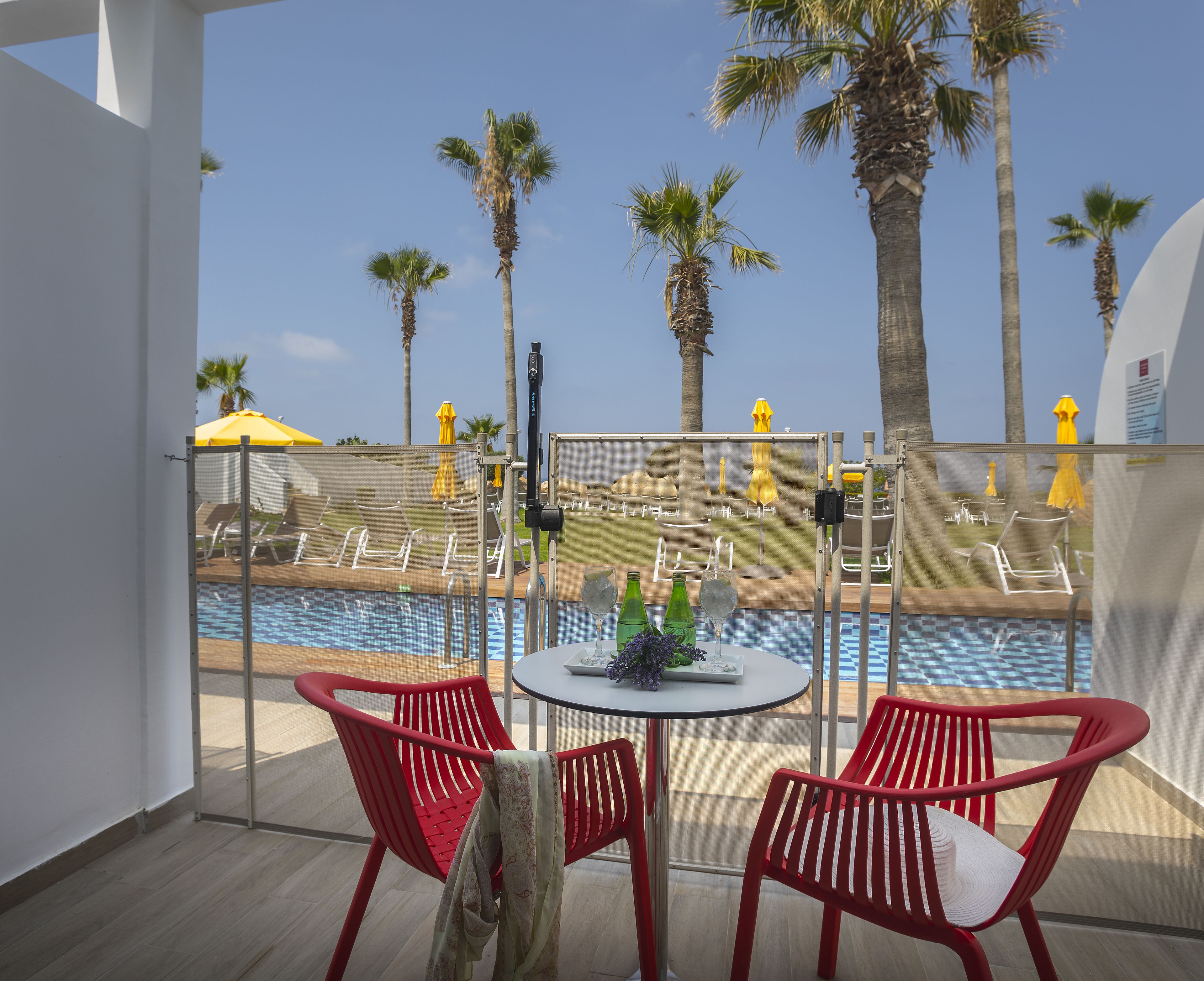 Twin Room (Swim Up) | Minibar, soundproofing, free WiFi, bed sheets