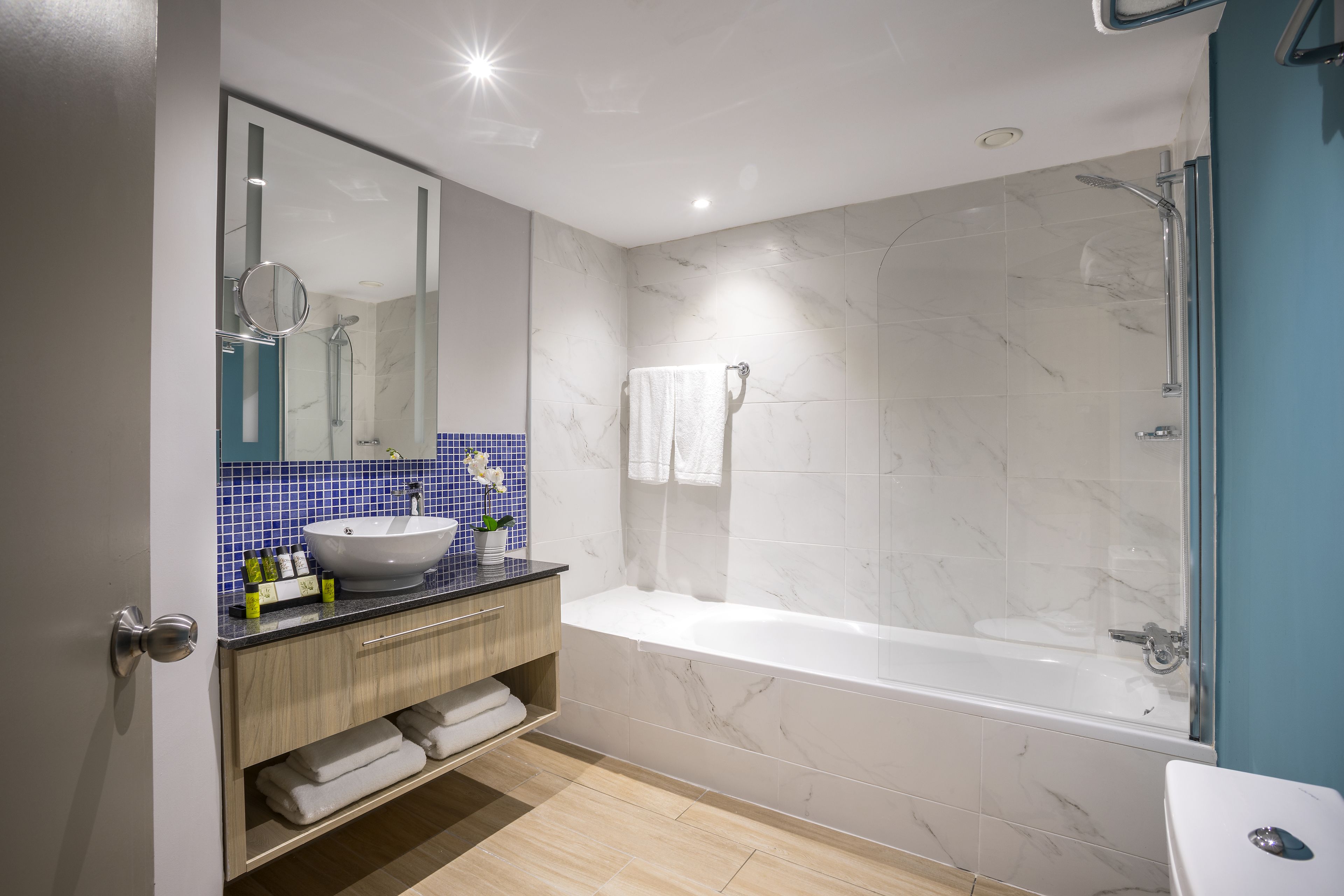 executive suite, sea view | bathroom | bathtub, hair dryer, slippers, towels