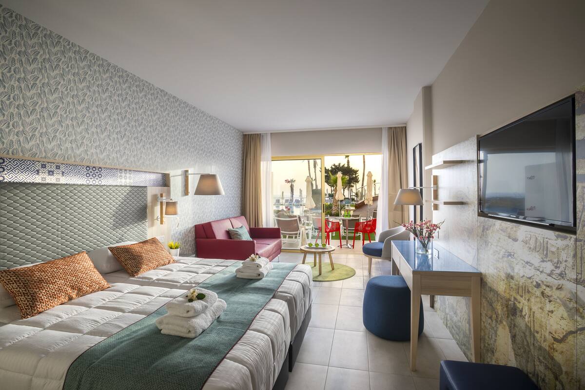 Chambre Familiale, vue piscine