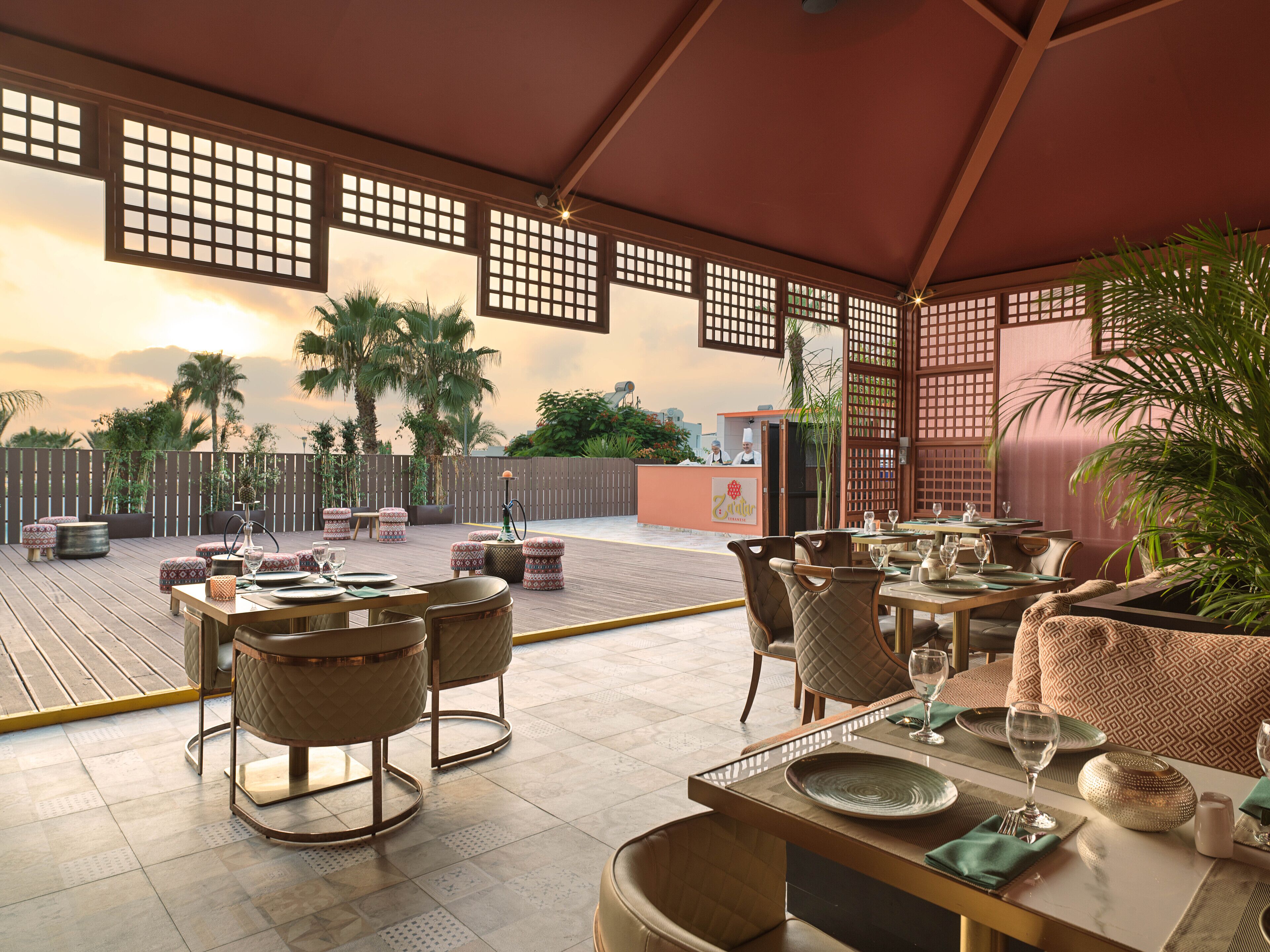 6 restaurants, lunch, dinner, brunch served; international cuisine