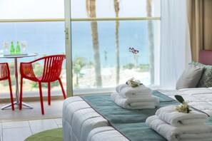 Balcony - Leonardo Laura Beach & Splash Resort (Chlorakas)