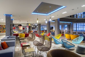 Lobby sitting area - Leonardo Laura Beach & Splash Resort (Chlorakas)