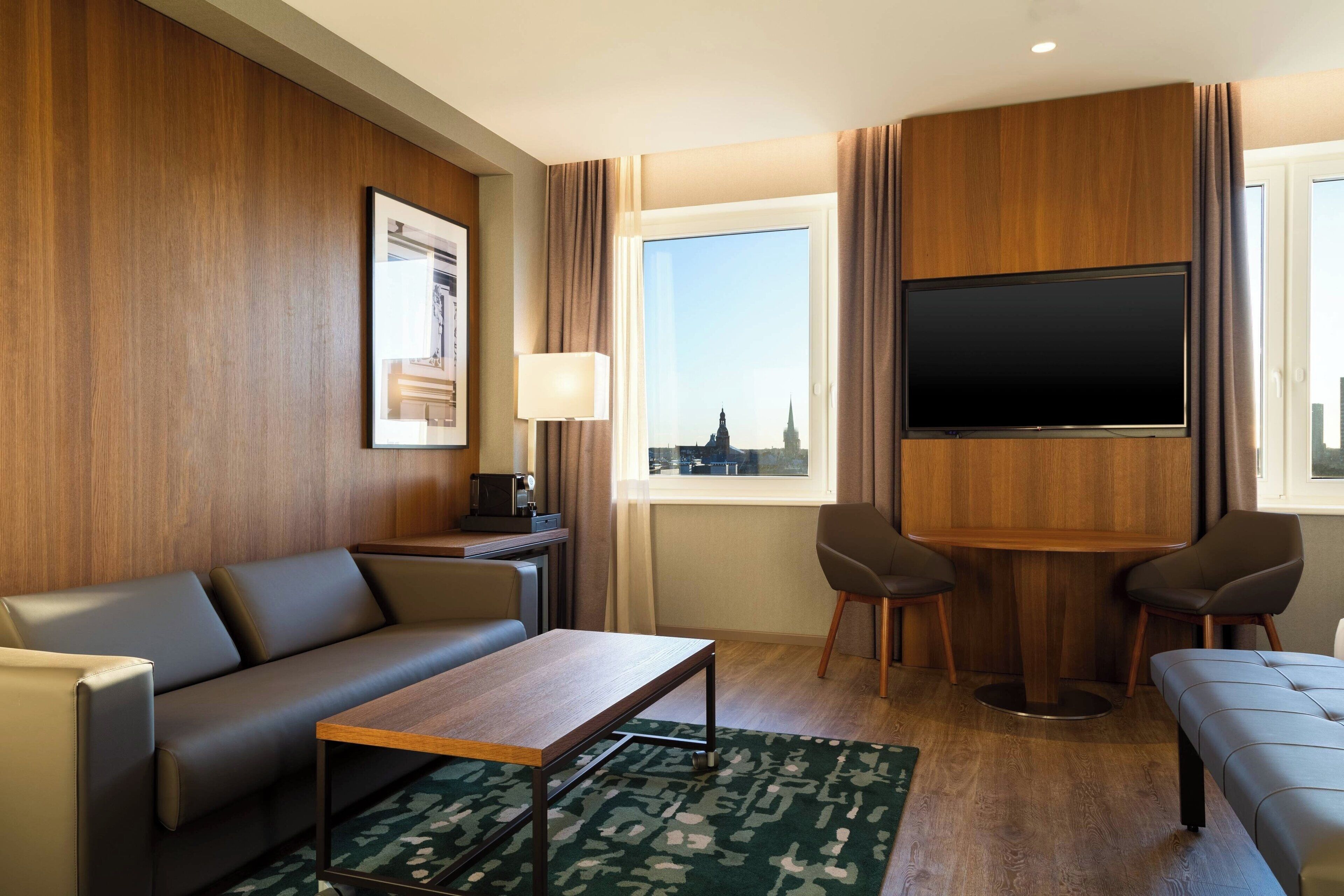 executive room, 1 king bed with sofa bed | minibar, in-room safe, desk, iron/ironing board