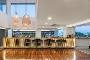 2 bars/lounges, poolside bar - Napa Mermaid Hotel & Suites (Ayia Napa)