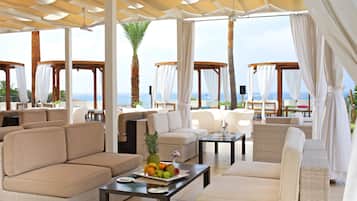 2 bars/lounges, poolside bar