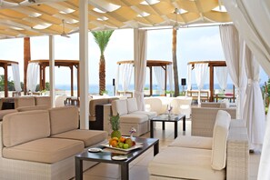 2 bars/lounges, poolside bar - Napa Mermaid Hotel & Suites (Ayia Napa)