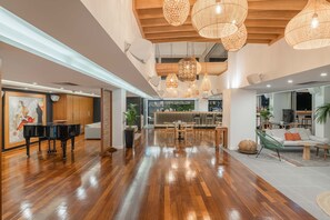 2 bars/lounges, poolside bar - Napa Mermaid Hotel & Suites (Ayia Napa)