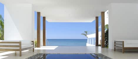 Näkymä rannalle/valtamerelle